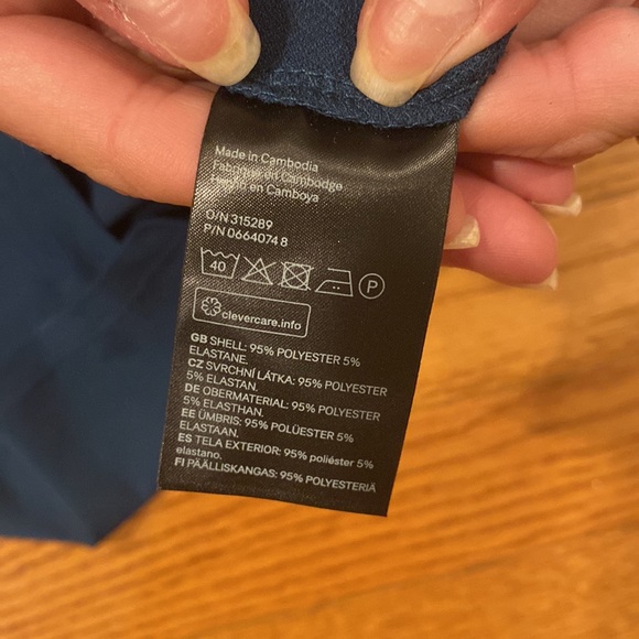 Turquoise mid bicep tee in draft poly material - Picture 7 of 7